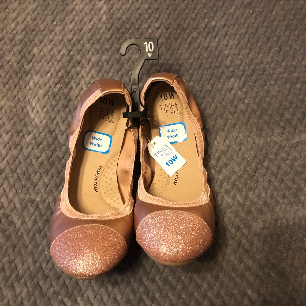 NWT Pink Casual Flat B16